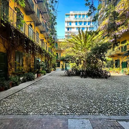 The Home Of Fame - Bosco Verticale View Milan Exterior photo